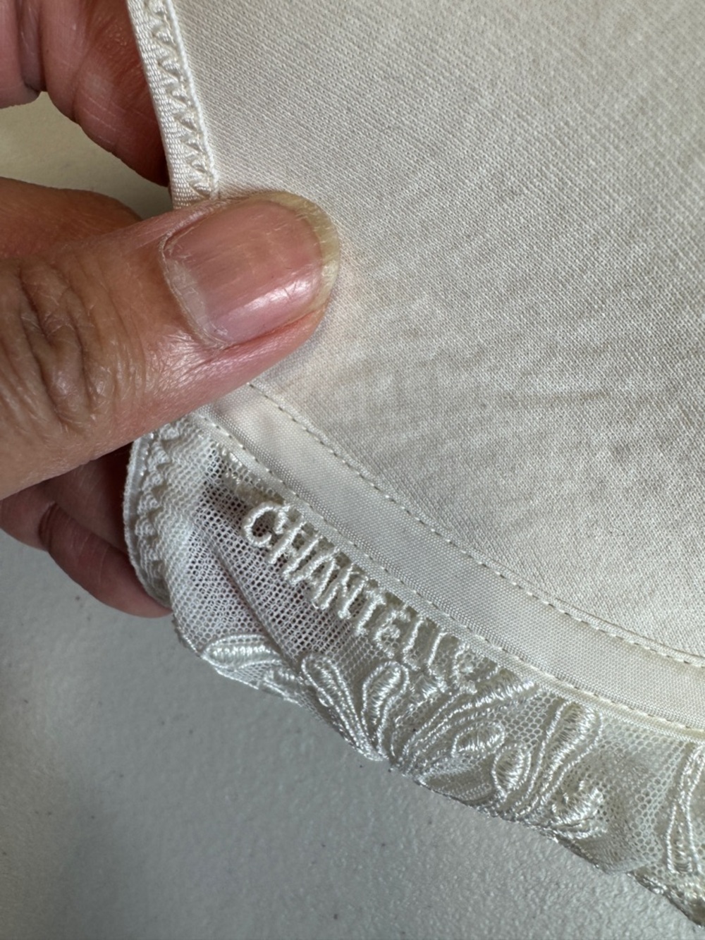 Chantelle White Lace Bra Molded Cups Underwire Full Coverage Feminine - Picture 8 of 16